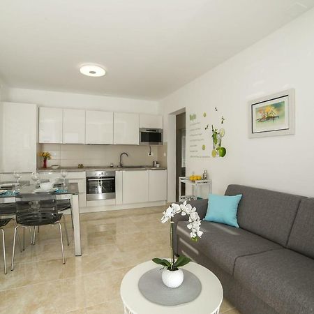 Amazing luxury 4star apartment Laura Supetar Bagian luar foto