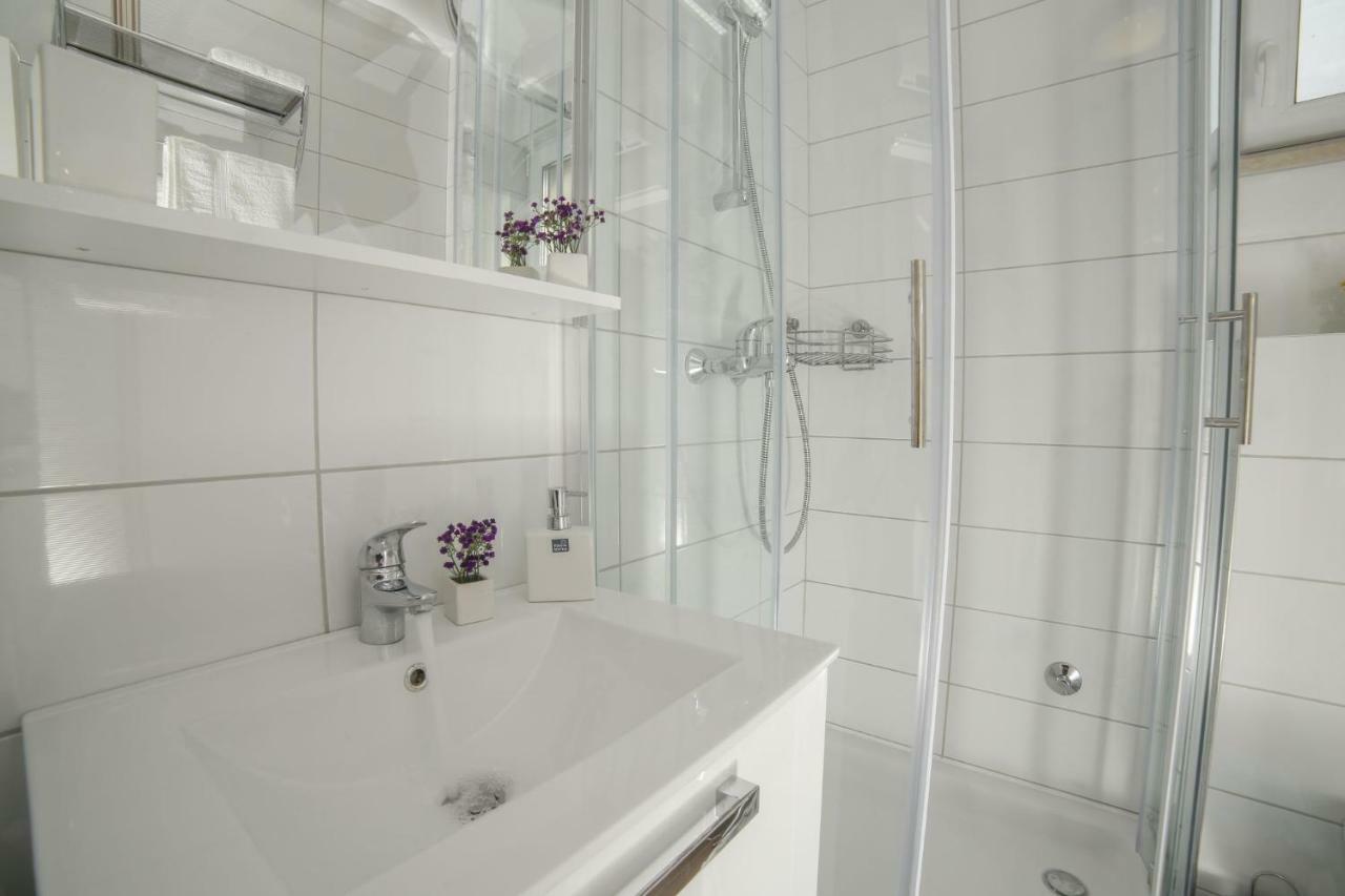 Amazing luxury 4star apartment Laura Supetar Bagian luar foto