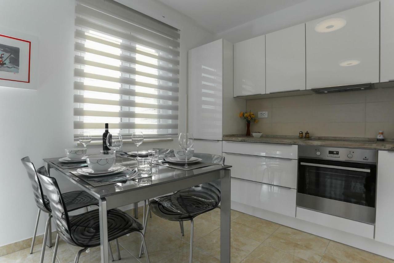 Amazing luxury 4star apartment Laura Supetar Bagian luar foto